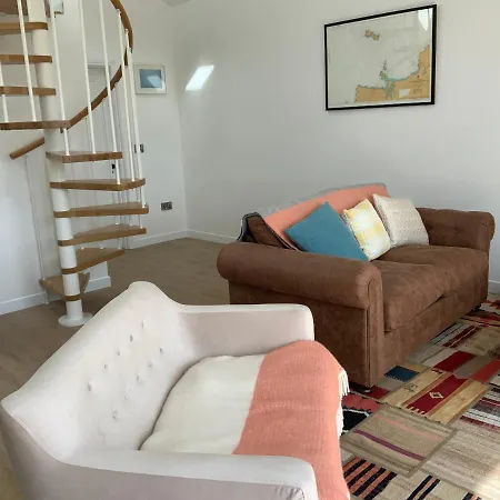 The Birdhouse With Hot Tub *