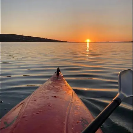 Prázdninový dům The Birdhouse With Hot Tub