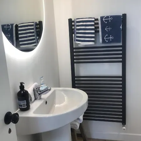 The Birdhouse With Hot Tub Dom wakacyjny Gortahork