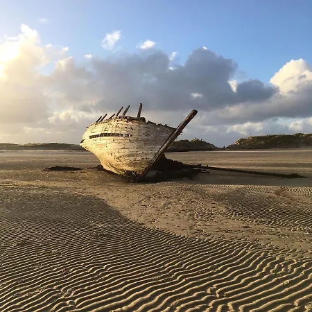 The Birdhouse With Hot Tub Dom wakacyjny *