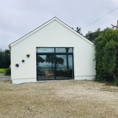 Dom wakacyjny The Birdhouse With Hot Tub