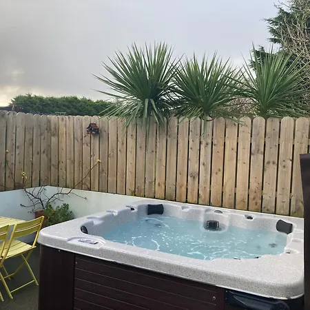 The Birdhouse With Hot Tub *