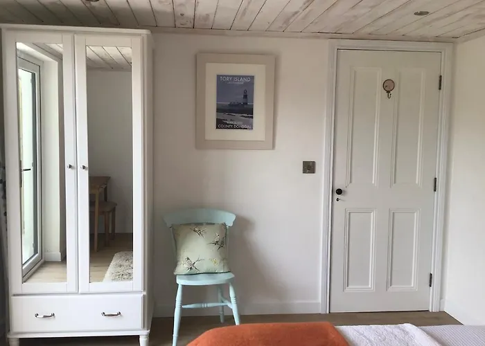 The Birdhouse With Hot Tub * Gortahork