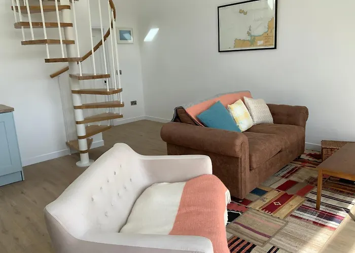 The Birdhouse With Hot Tub *