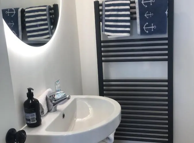 The Birdhouse With Hot Tub Ferienhaus Gortahork