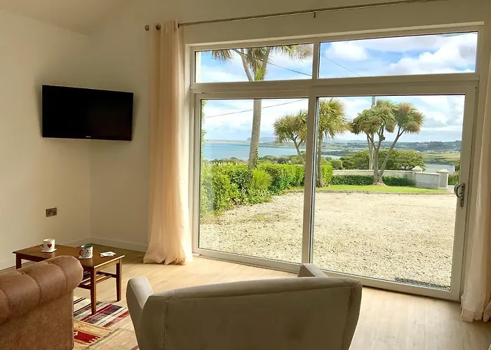 The Birdhouse With Hot Tub *