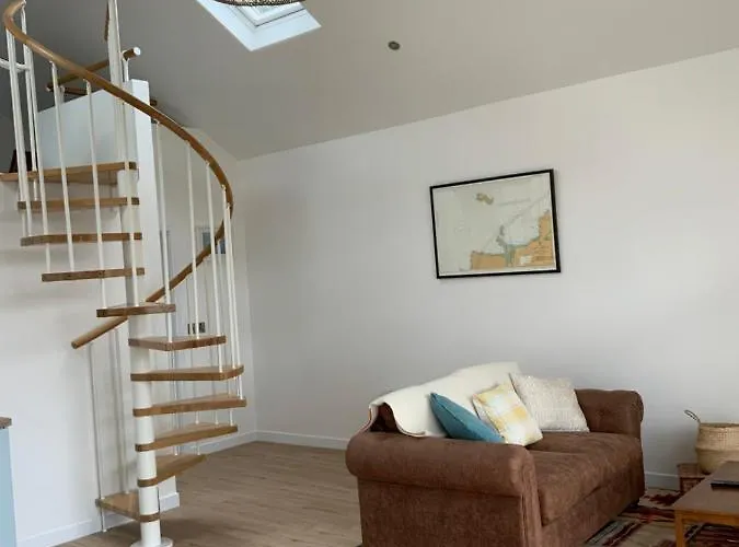 The Birdhouse With Hot Tub *