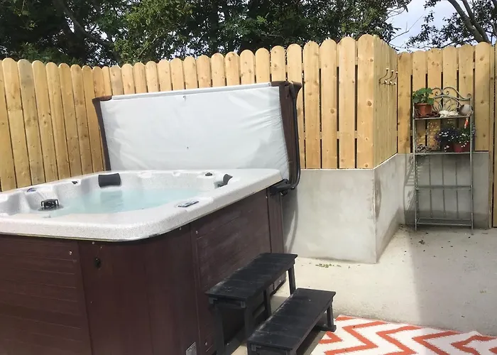 Ferienhaus The Birdhouse With Hot Tub *